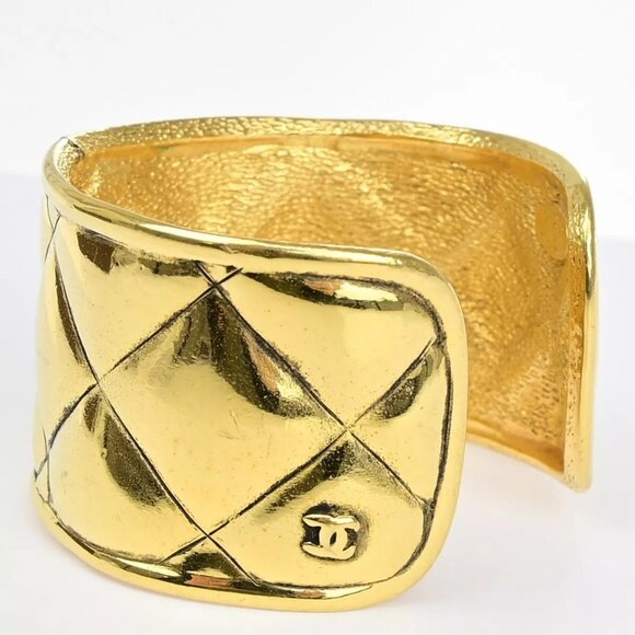 CHANEL CC Logo Matelasse Bangle Bracelet GHW France Accessory - Picture 12 of 14